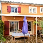Beautiful In St-quentin-la-poterie بيت للعطل سان كوينتين-لا-بوتيريه