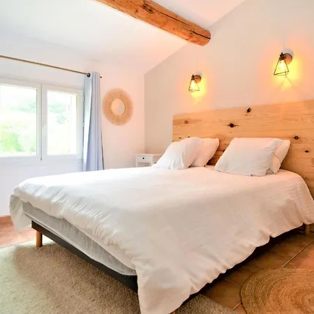 Nyaraló 3 Bedroom Beautiful In St-quentin-la-poterie *