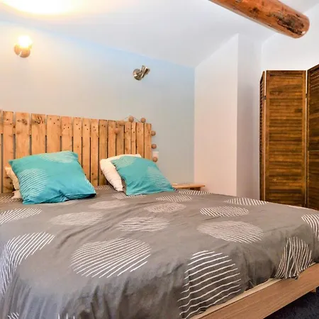3 Bedroom Beautiful In St-quentin-la-poterie * Saint-Quentin-la-Poterie