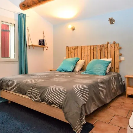 Nyaraló 3 Bedroom Beautiful In St-quentin-la-poterie Saint-Quentin-la-Poterie