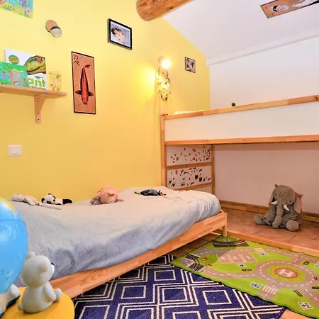 3 Bedroom Beautiful In St-quentin-la-poterie Nyaraló *