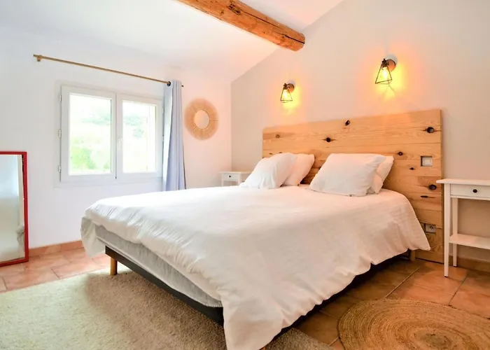 Holiday home Cozy In St-quentin-la-poterie *
