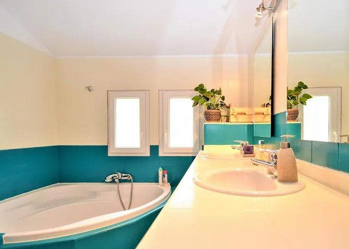 Holiday home Cozy In St-quentin-la-poterie
